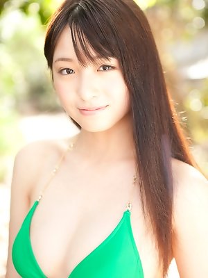 Rio Sugawara Asian loves feeling sun on her body in bath suits